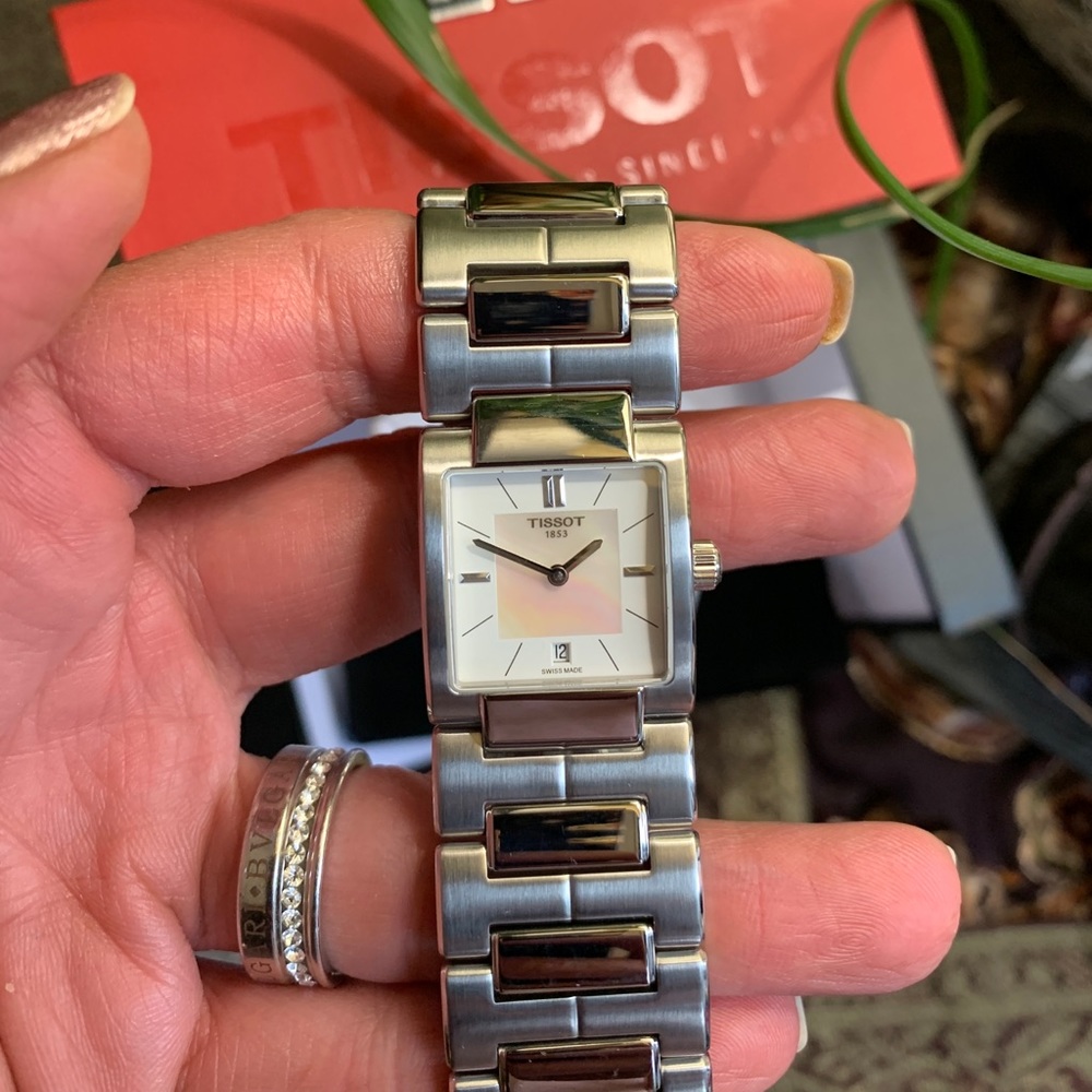 Authentic TISSOT T02 31mm stainless steel mother of Pearl watch - Picture 9 of 11